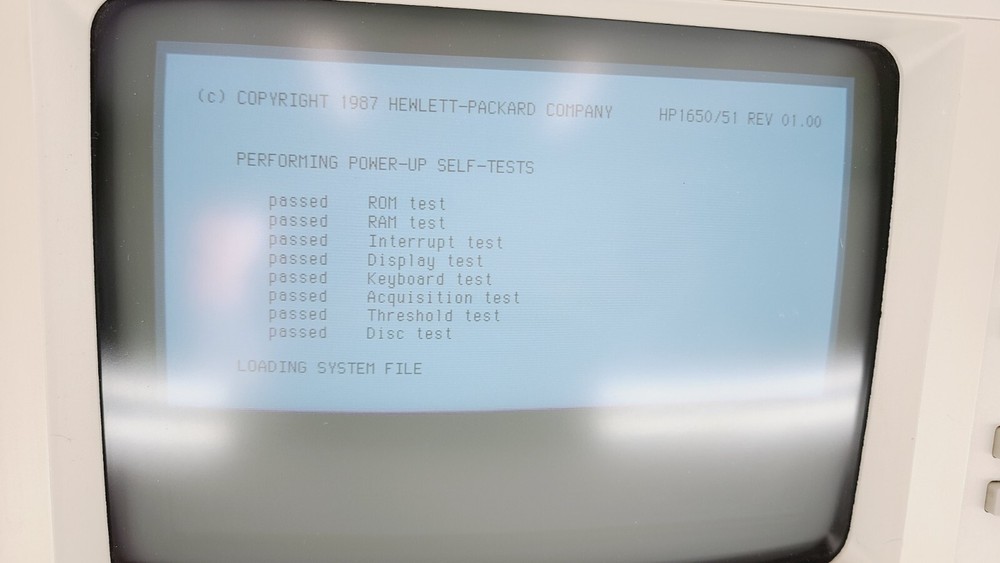 Hewlett Packard (HP) 1651A Logic Analyzer with Data Cables and Disc