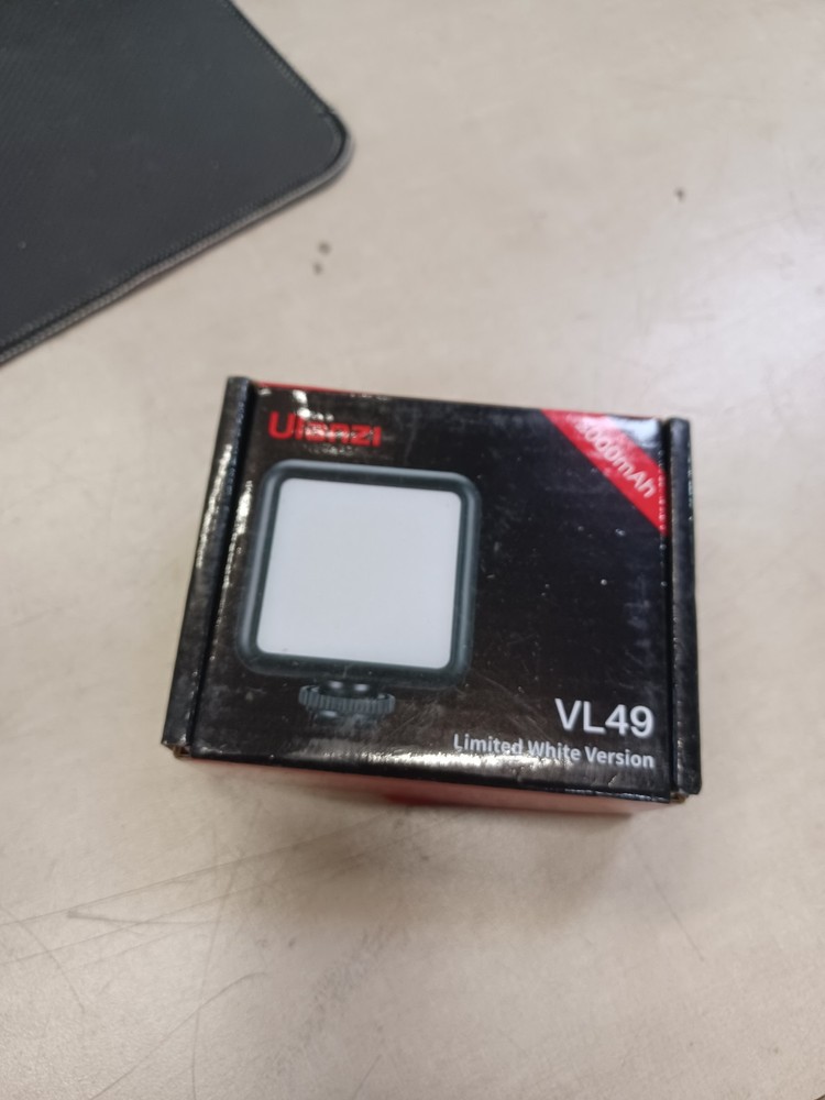 ULANZI VL49 Limited White Version 2000mah