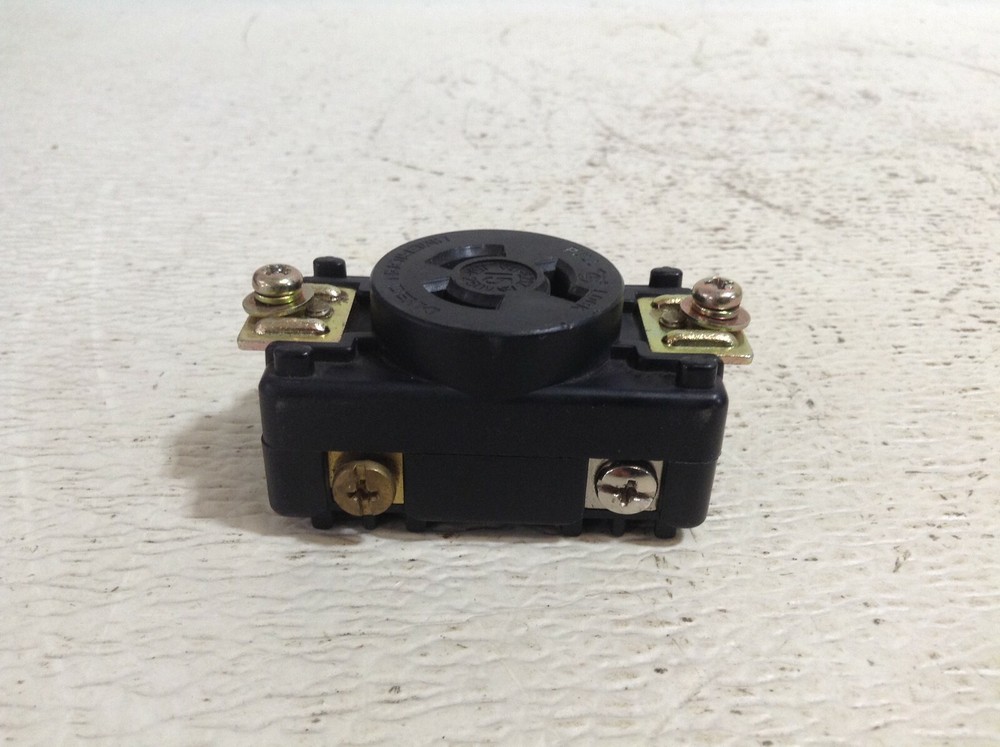 American Denki 41-8272 Locking Pull Lock Receptacle 15 A 250 V 418272