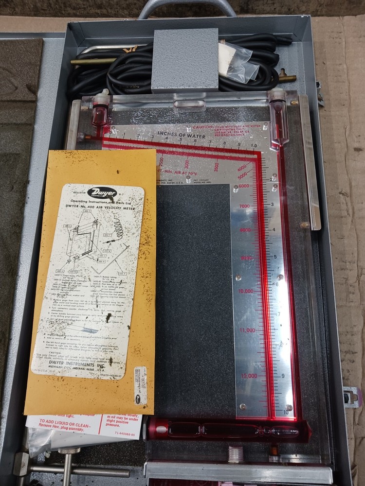 Dwyer 400 Air Velocity Meter Manometer with case