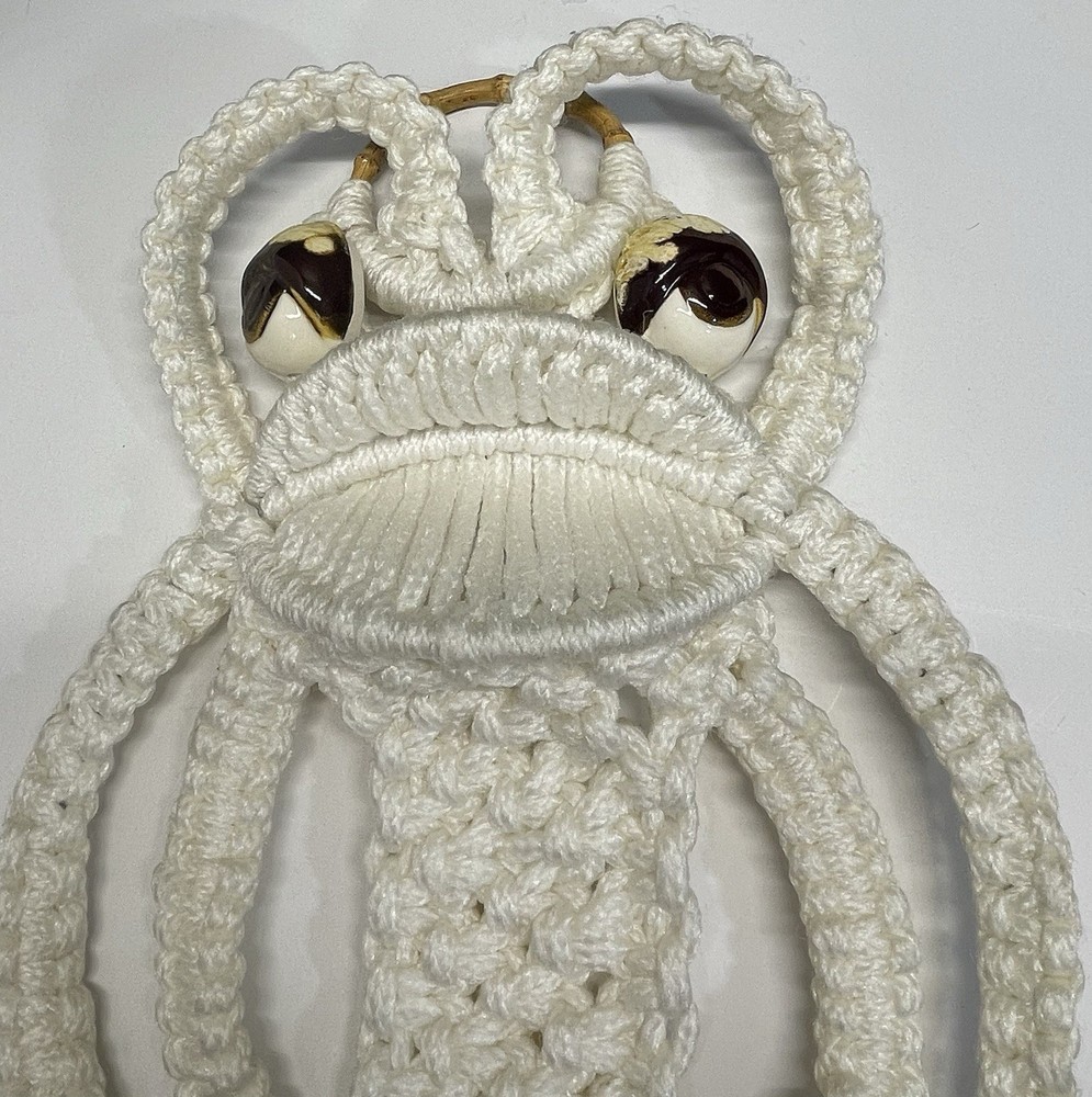Frog Macrame Hanging Towel Holder White Ceramic Eyes Bamboo Handle Ring Toad 20”