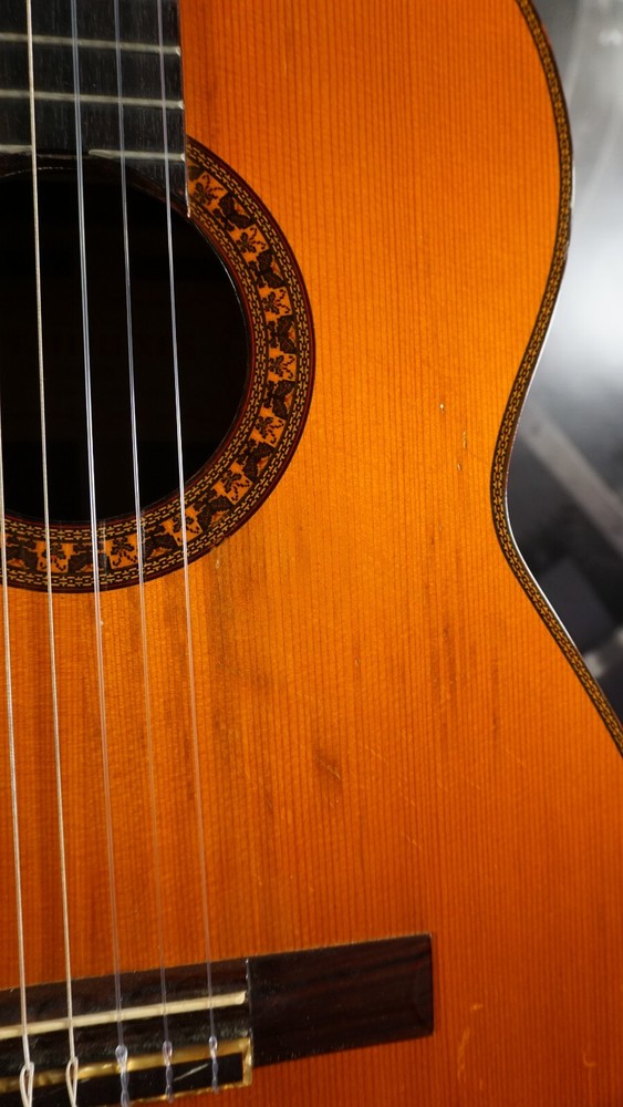 F. Himenes Modelo 300 Japan Classical Guitar w/ Chipboard Case