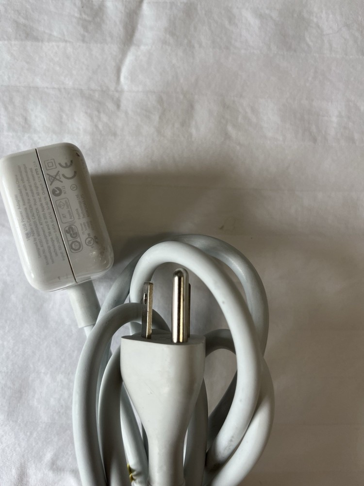 Apple A1357 10W USB Power Adapter for iPhone, ipad and iPod - White
