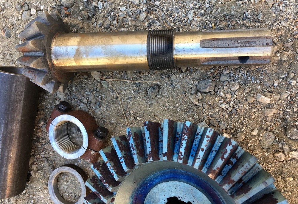 Bevel Gear Assembly (5 parts)