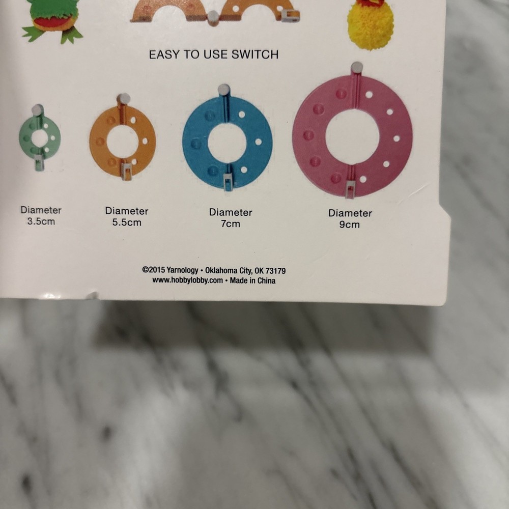 Yarnology & Boye PomPom Maker Assorted Sizes With Instructions