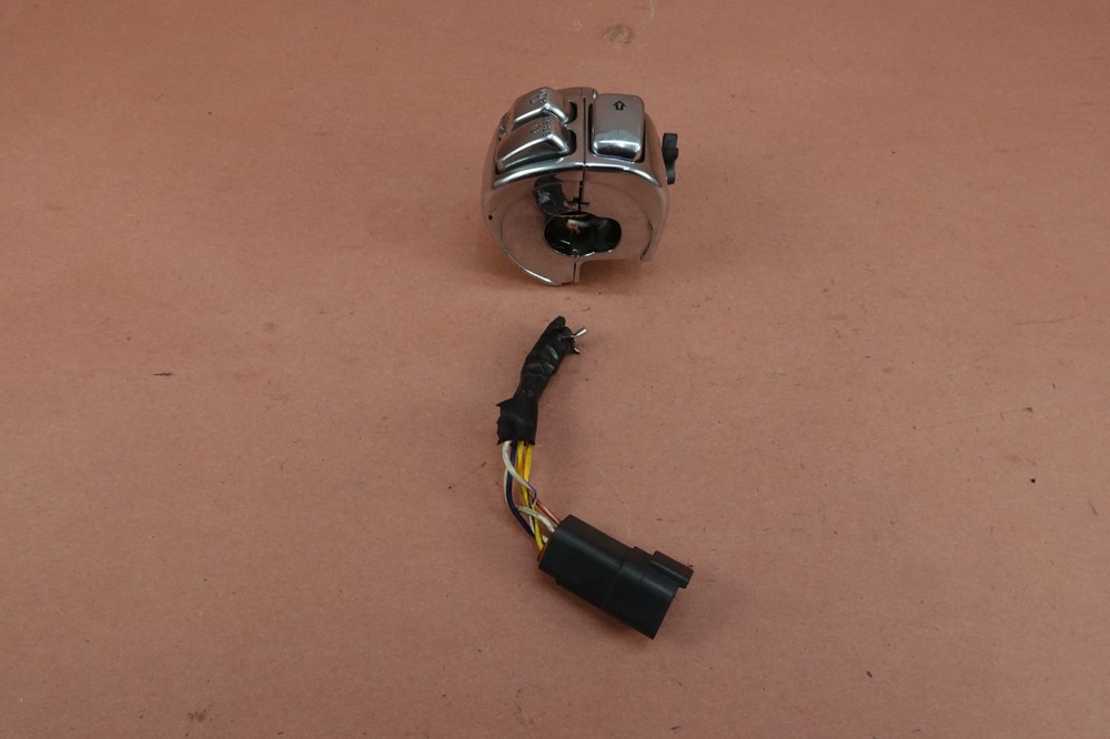 2000-2006 Harley Davidson FLSTFI Fat Boy RIGHT CONTROL START STOP SWITCH