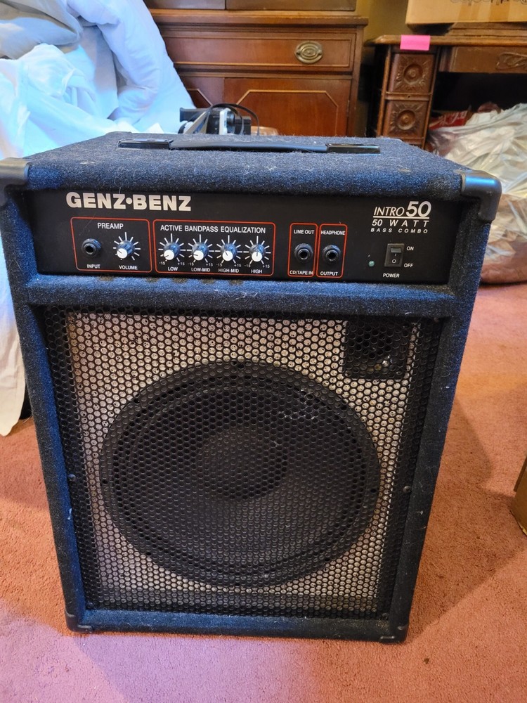 bass guitar amplifier