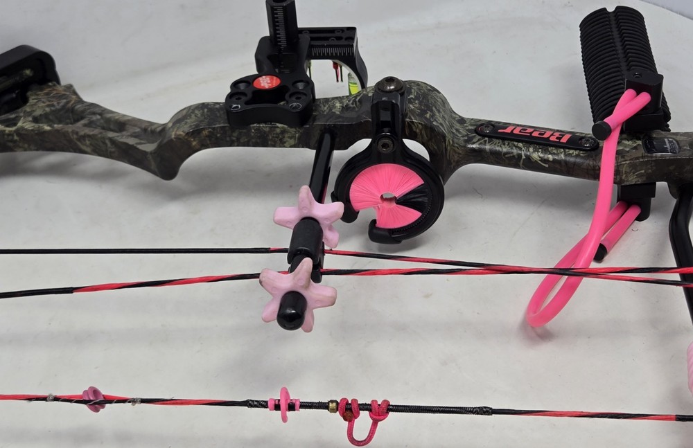 Bear Archery Compound Bow Package - Hard Case Arrows Accessories EUC Bundle