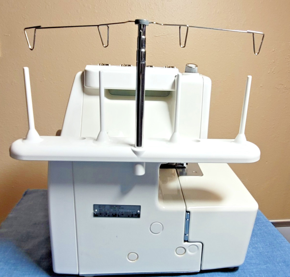 White Speedylock Differential Model 1800 Serger Sewing Machine -TESTED & WORKING