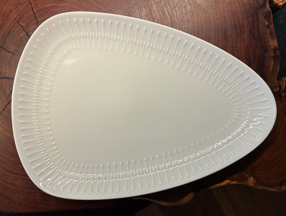 Hutschenreuther Apart Pattern 11" Oval Serving Platter - Excellent Condition