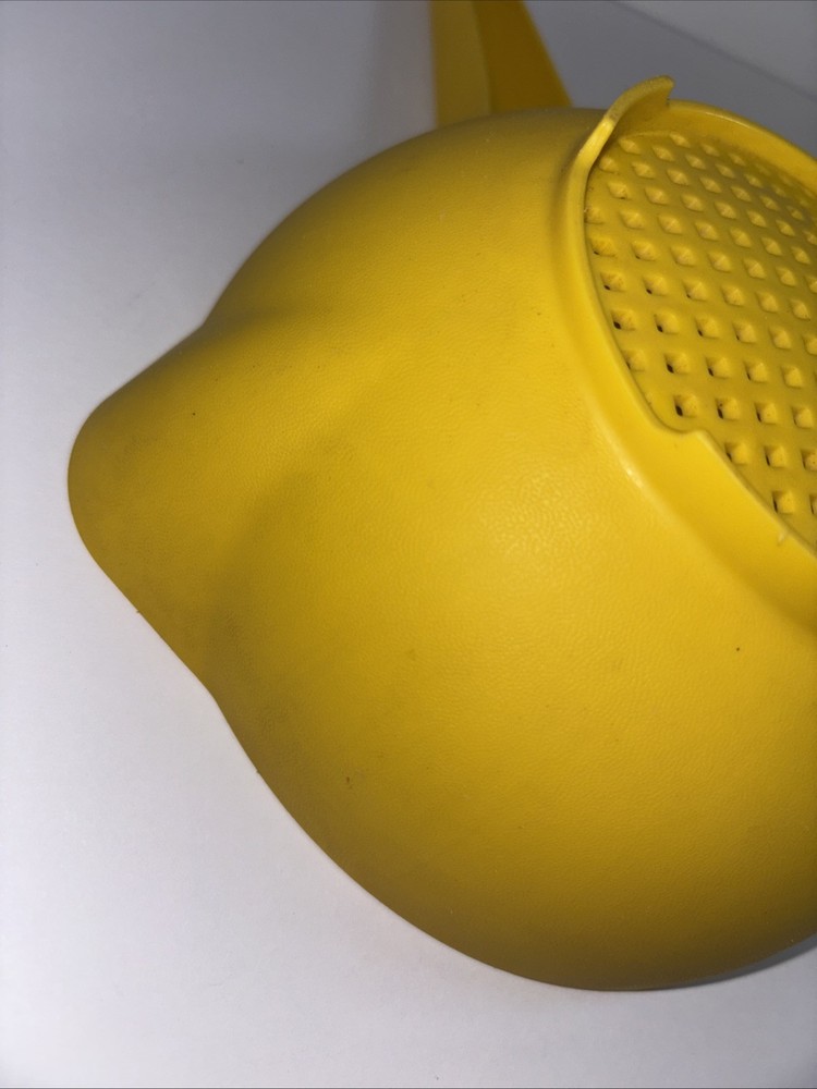 Vintage Tupperware 2 Quart Colander Strainer w/ Handle & 2 Pour Spouts Yellow