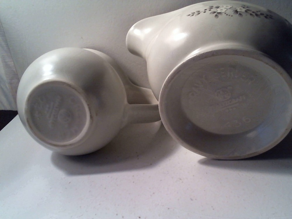 Pfaltzgraff Gravy Server & Creamer Server - Excellent Condition