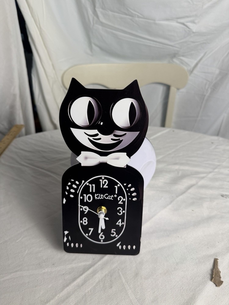 kit kat clock