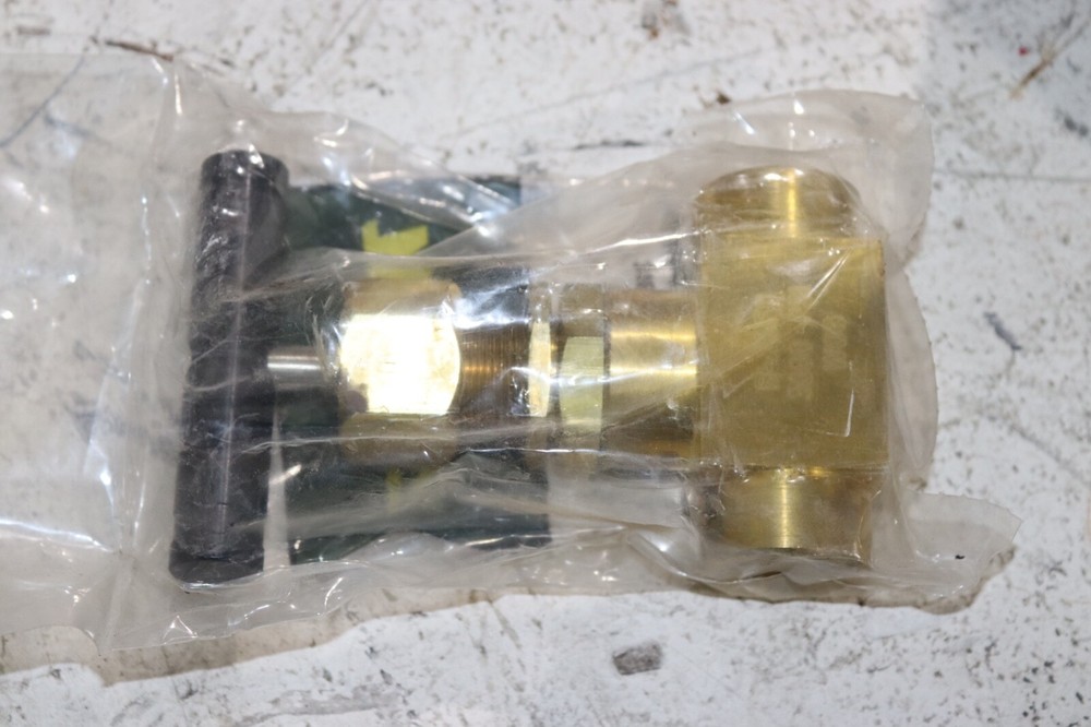 NEW Whitey B-7RF8 Bonnet Needle Valve