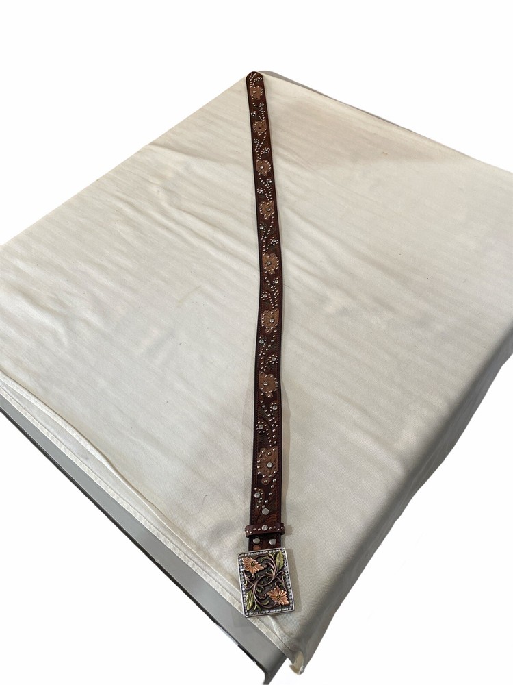 Preowned Womens Nocons Buckles With Rinestone Belt Size Medium