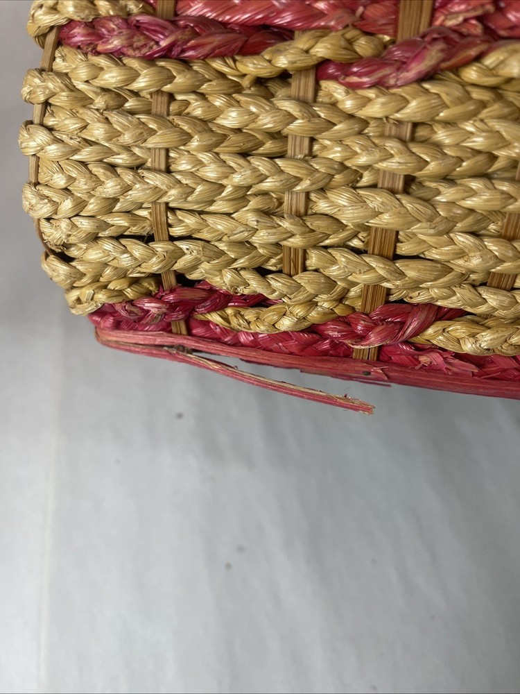 Vintage Wicker Sewing Basket Box lined interior, Handle & latch unbranded
