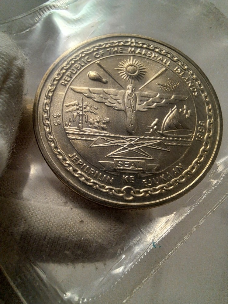 1988 Marshall Islands Space Shuttle Discovery Commemorative $5 | In Packaging
