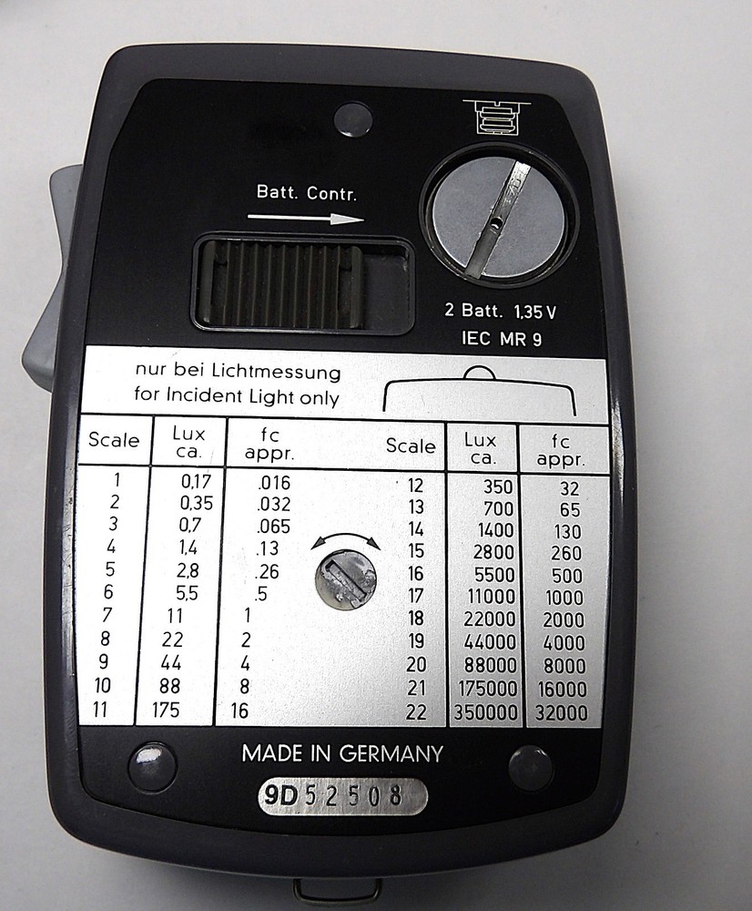 GOSSEN LUNA-PRO LIGHT METER WITH LEATHER CASE