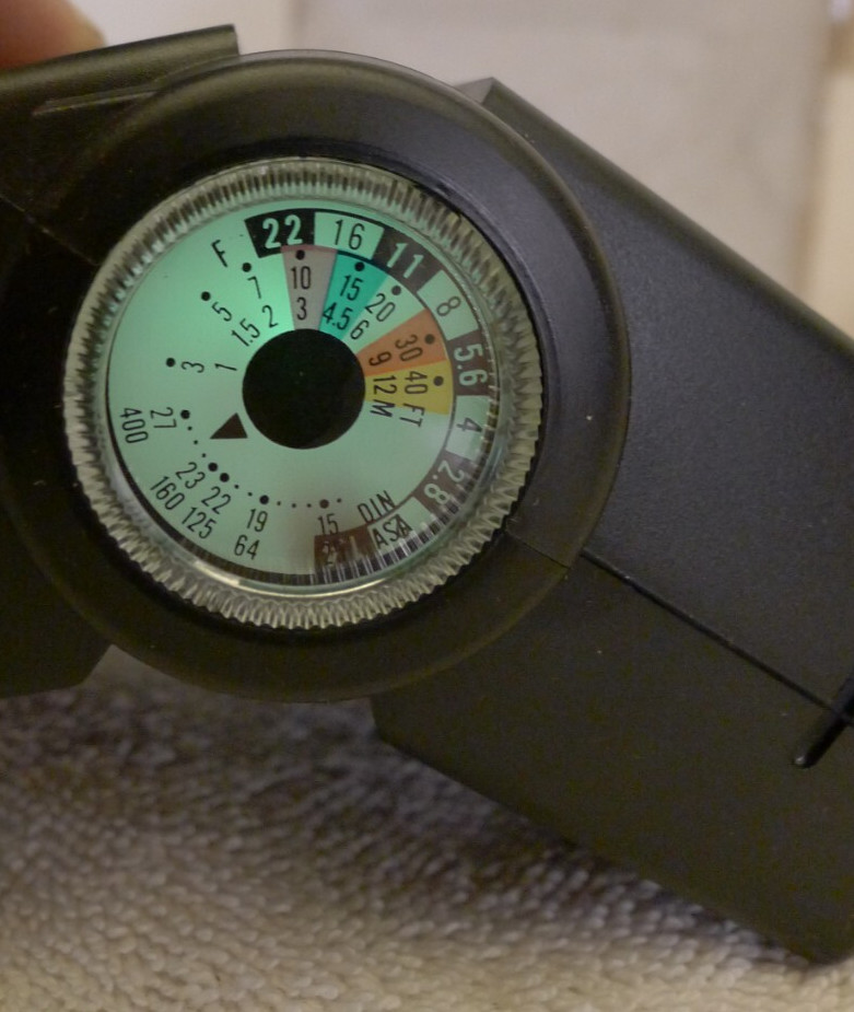 Vivitar 283 Auto Thyristor Electronic Shoe Mount Directional Flash - TESTED B