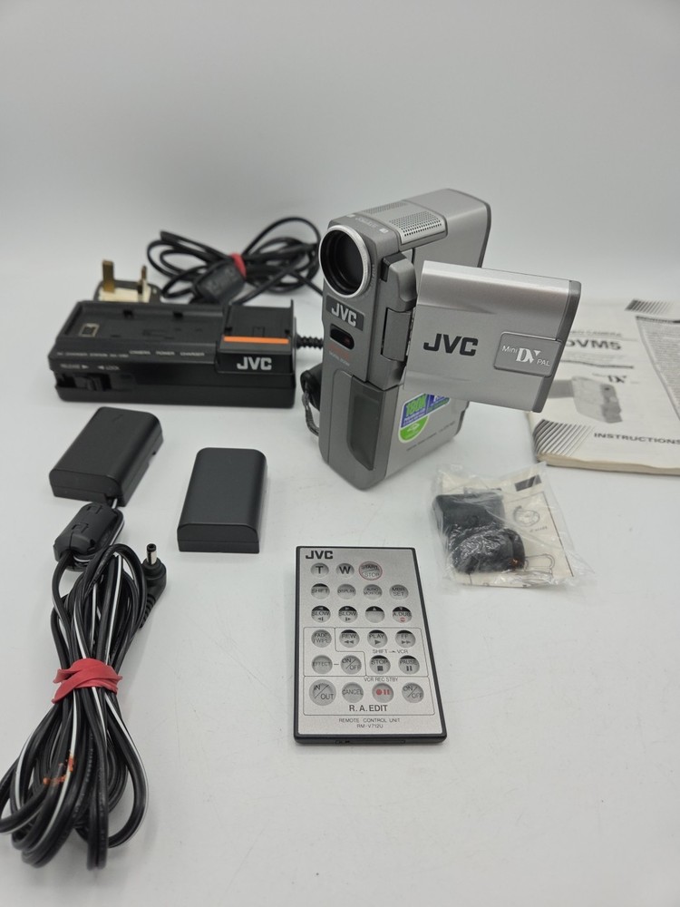 JVC Digital Video Camera GR-DVM5 Mini DV Pal Silver Compact Full Set-up