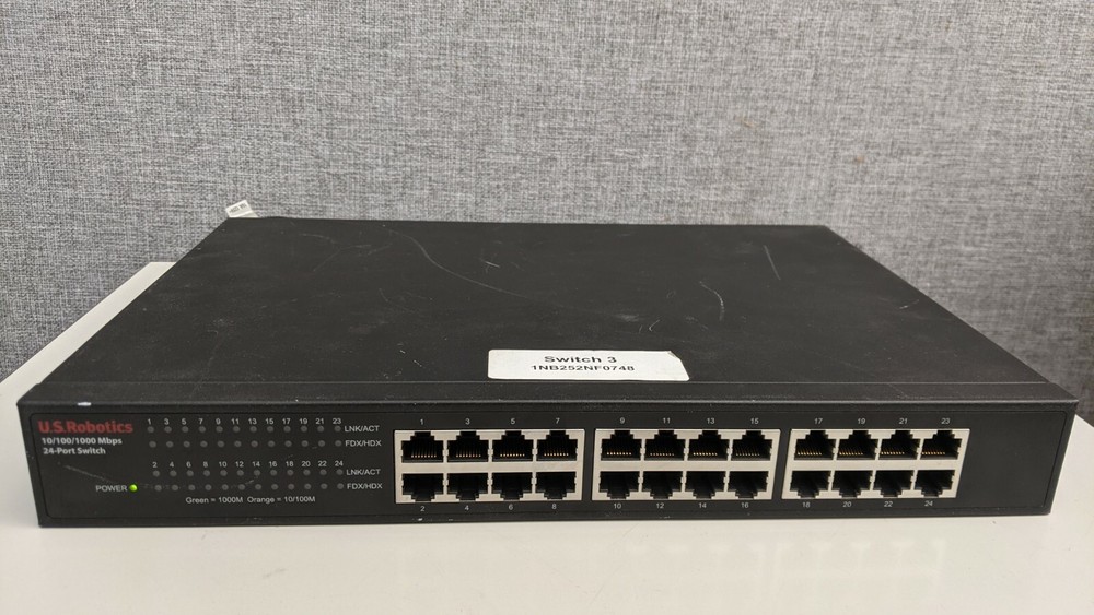 US Robotics USR997931 24-Port Gigabit Switch