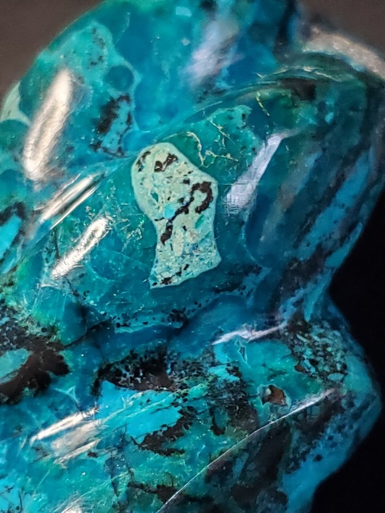 CHRYSOCOLLA Abstract Carving