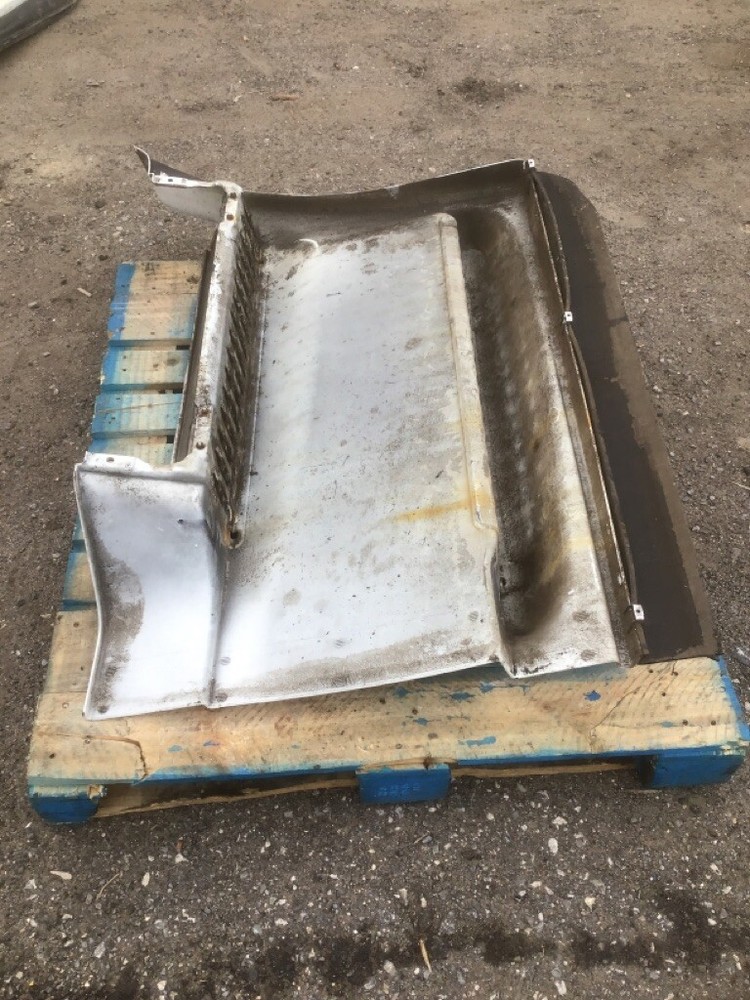 FREIGHTLINER CASCADIA Skirt