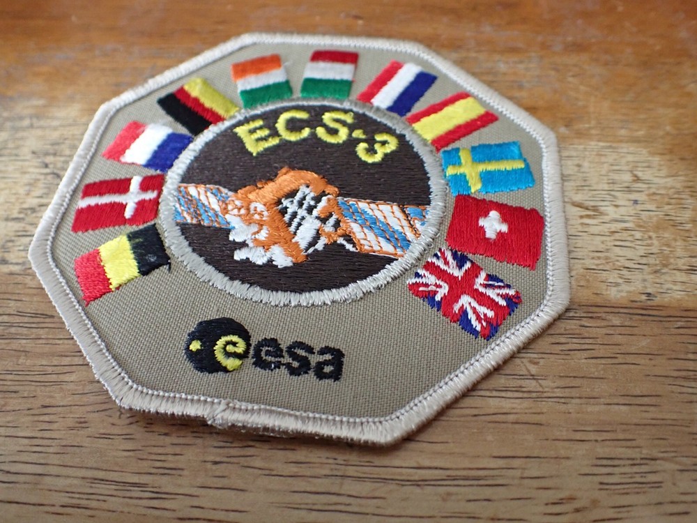 EECS-3  CESA INTERNATIONAL SPACE  patch  bx y #154