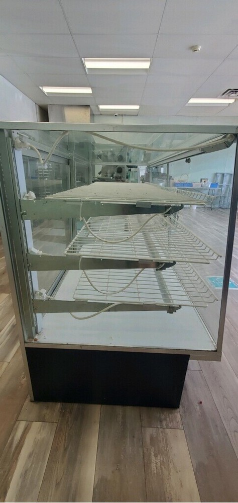 Refrigerated Bakery Display Case
