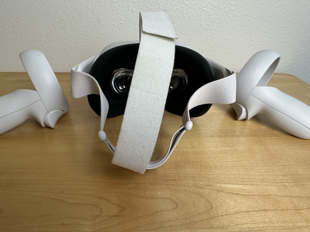 Meta Quest 2 128GB VR Headset Standalone System Controllers Tested Works - White