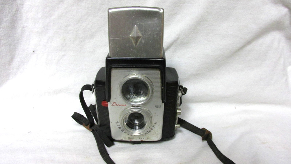 VINTAGE LATE 1950s KODAK STARFLEX CAMERA