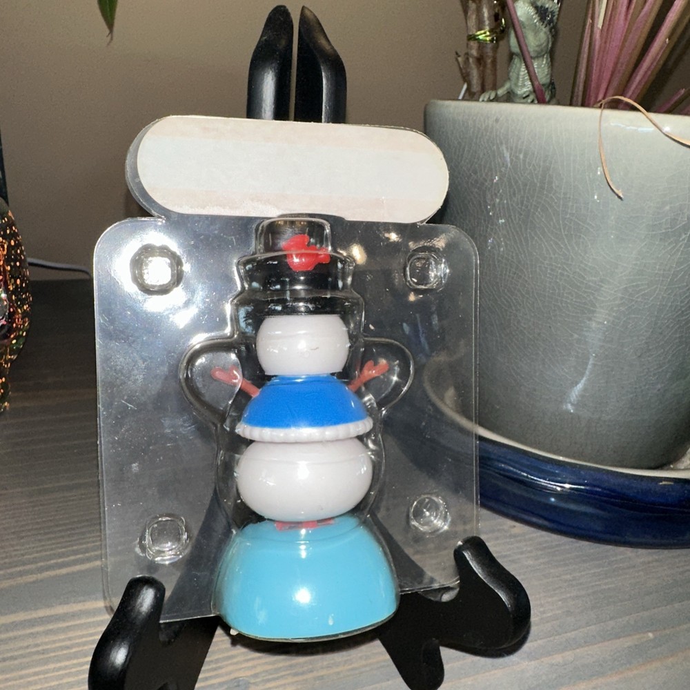 New Solar-Powered Dancing Snowman