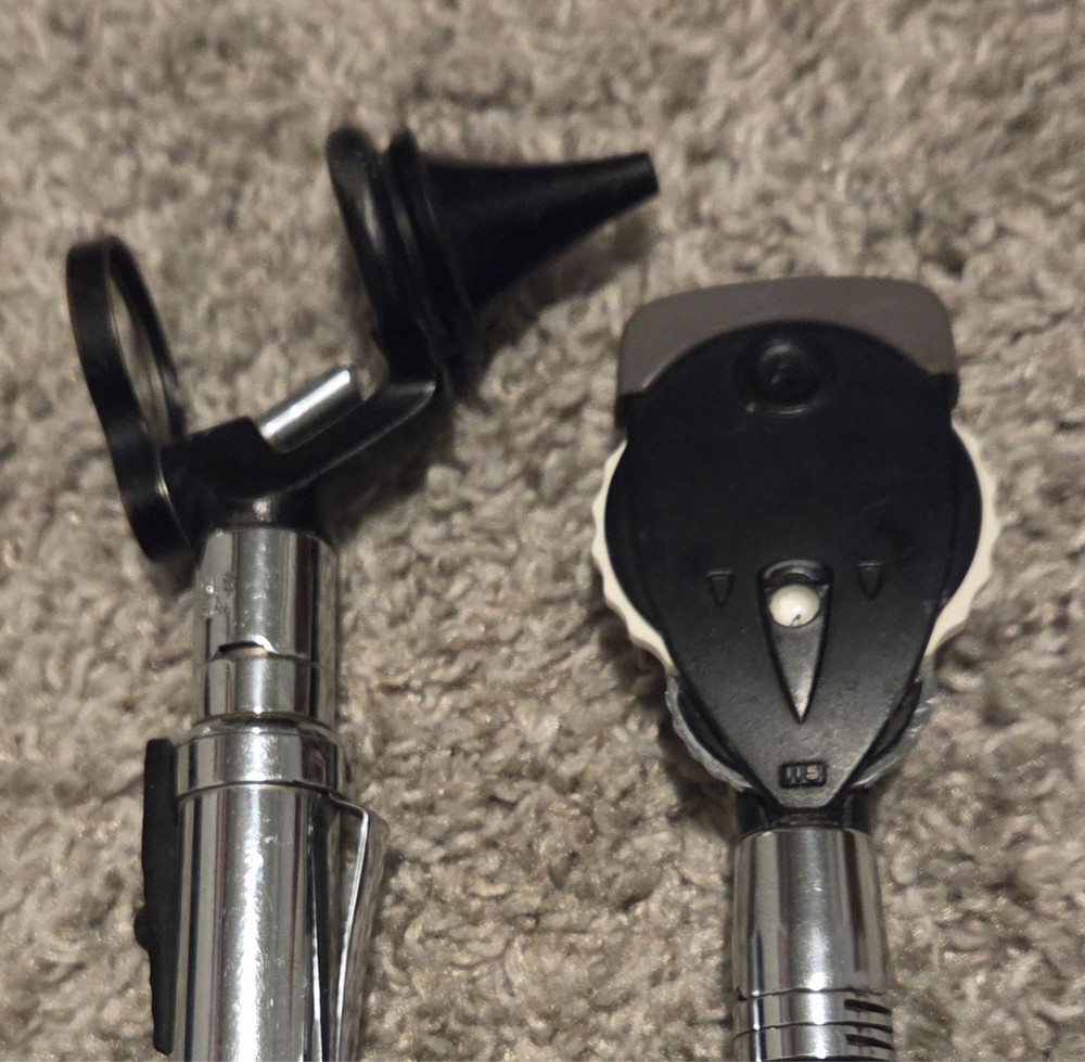 Welch Allyn Otoscope 707 Plugin Handle 2 Light Head