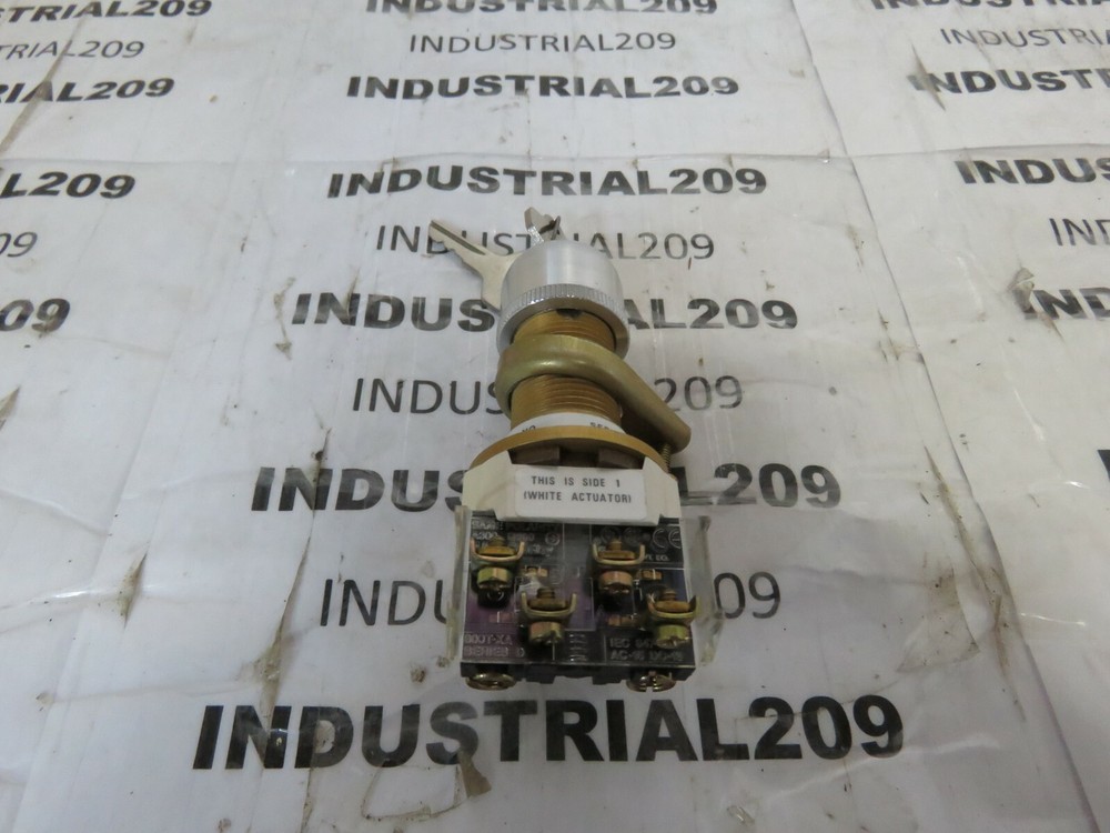 ALLEN BRADLEY KEY SWITCH 800H-HP33KB6 NEW