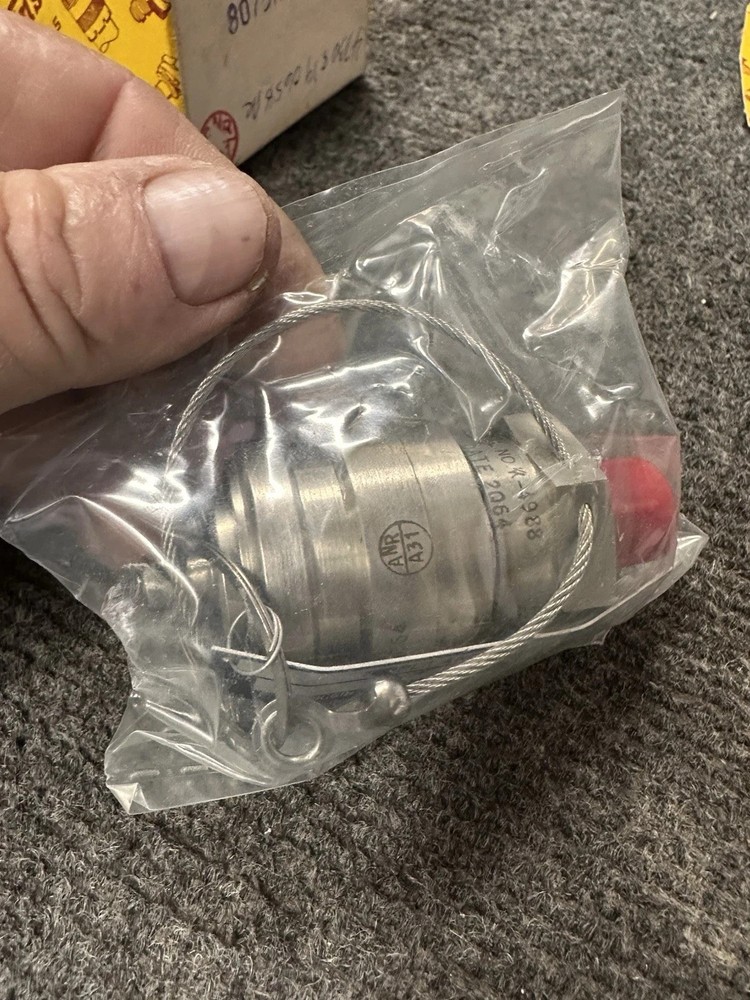 15 New Wiggins Quick Disconnect Coupler 8075N6 7V6 Dated 1964