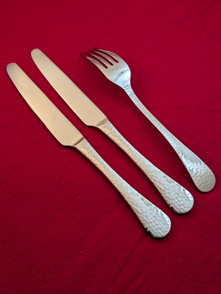 Unmarked Hammered Glossy Stainless 2-Dinner Knives, 1-Dinner Fork Silverware