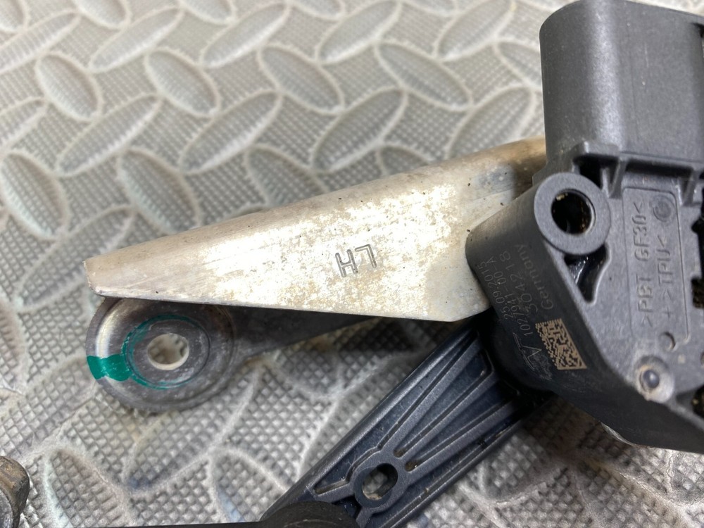 Tesla Model S 2016 Height Level Sensor Front Left 1027941-00-A