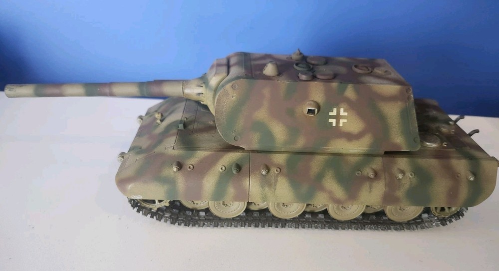 1/35 German E-100 Super Heavy Tank – Built & Painted Model
