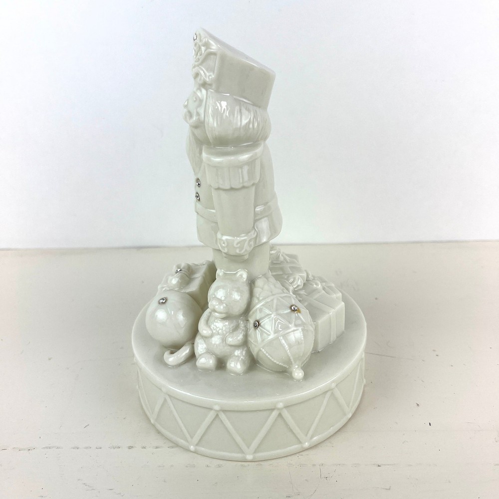 Sankyo Nutcracker Soldier Music Box Deck The Halls