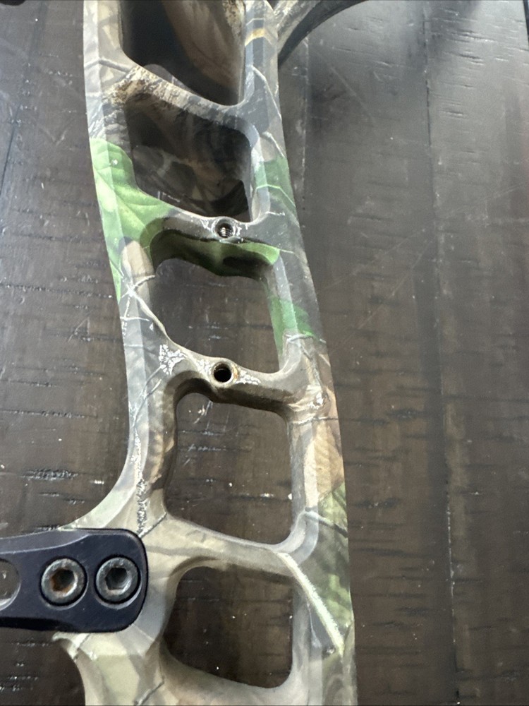 Bowtech Captain Rh 70 Lb Compound Bow