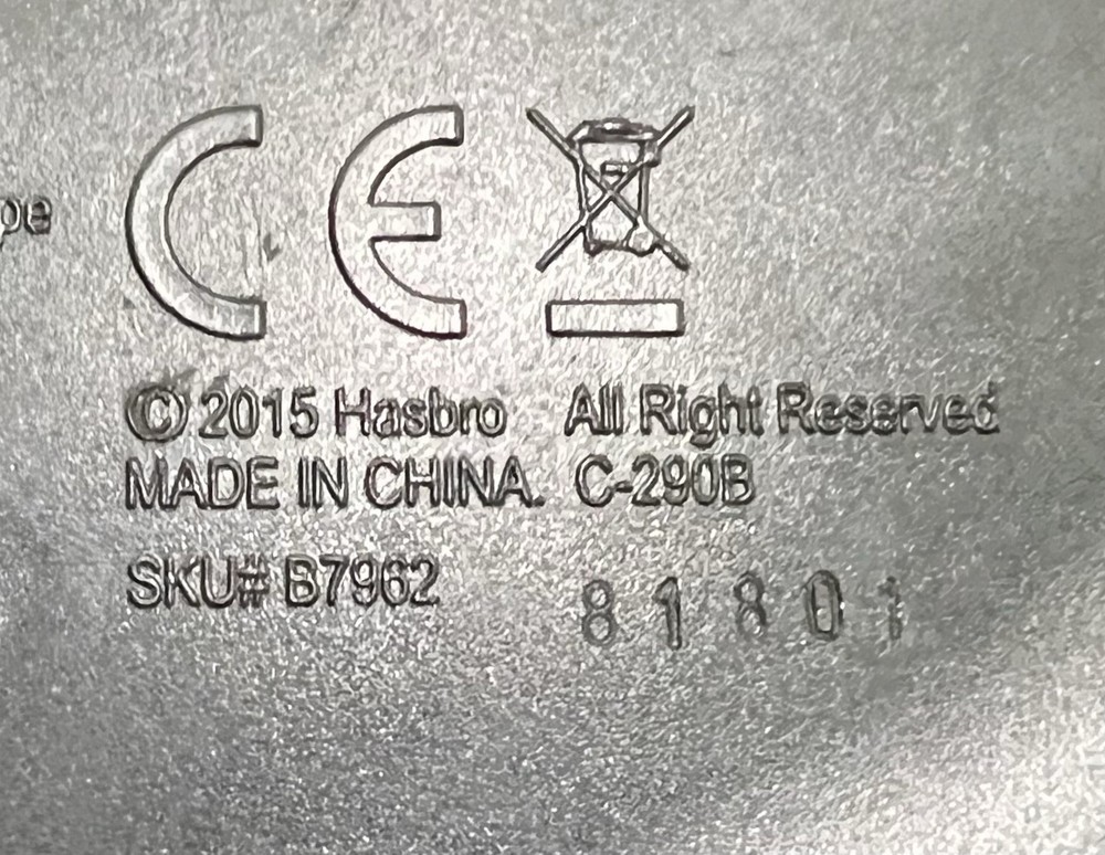 Hasbro 2015 Simon Says Handheld Electronic Memory Game Light Up Tested & Working