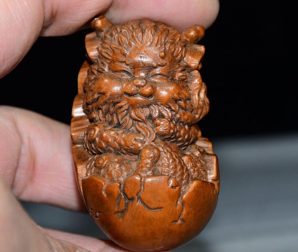 Exquisite Small Leaf Boxwood Monkey Pendant