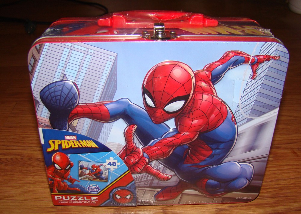 Spin Master Marvel Comics SPIDER-MAN Puzzle (48pcs) in Tin 7"x6" Lunch Box