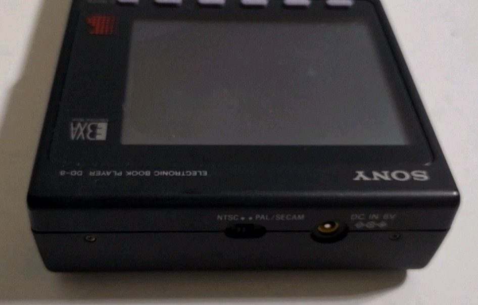Sony DD-8 Electronic Book Player Multi-Media Data Discman w/ Case & Spanish Disk