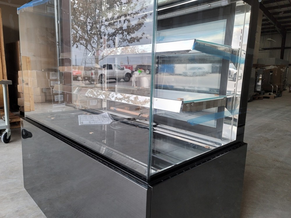 Multilevel refrigerated display case. Dessert, pastry, bakery display.
