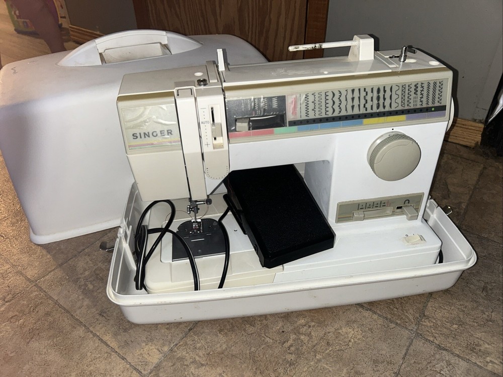 Singer Sewing Machine Model 9134 With Case