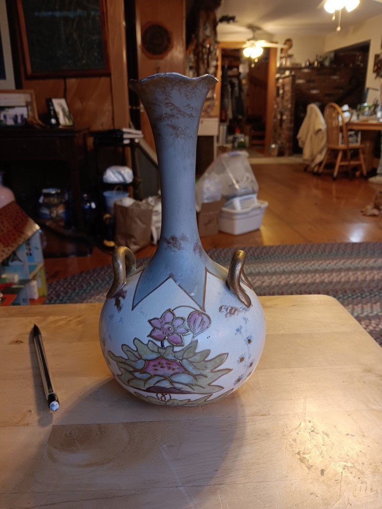 CERAMIC EWER VASE WITH HANDLES. 929