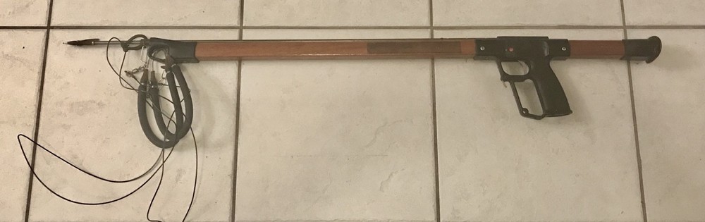 A. B. BILLER SPEAR GUN 60108 40" LONG
