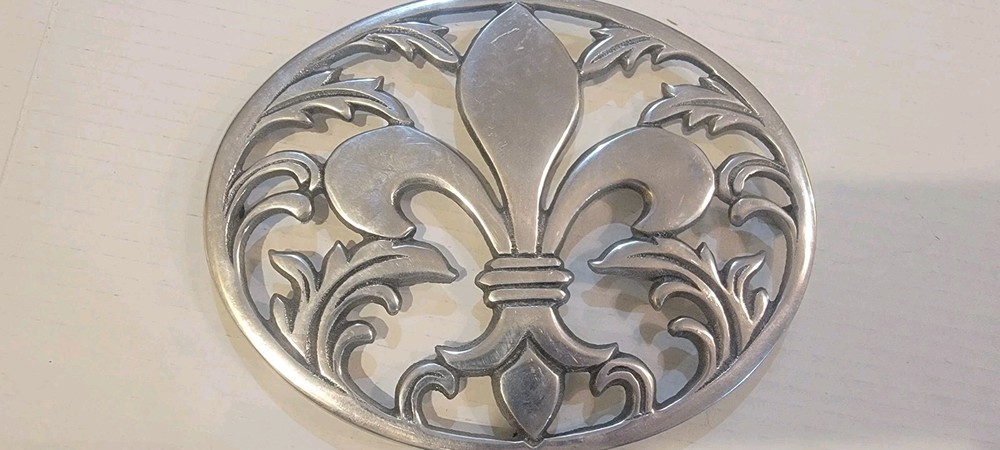 Fluer de lis silver trivet