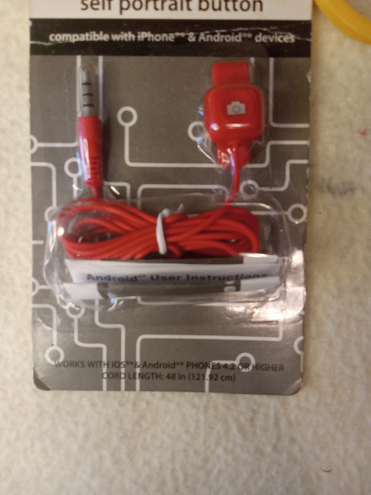 Cellphone self portrait button makes selfies easy iPhone & Android - red